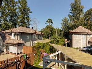 Семейный отдых в коттедже на берегу озера с баней: идеальное сочетание уединения и комфорта